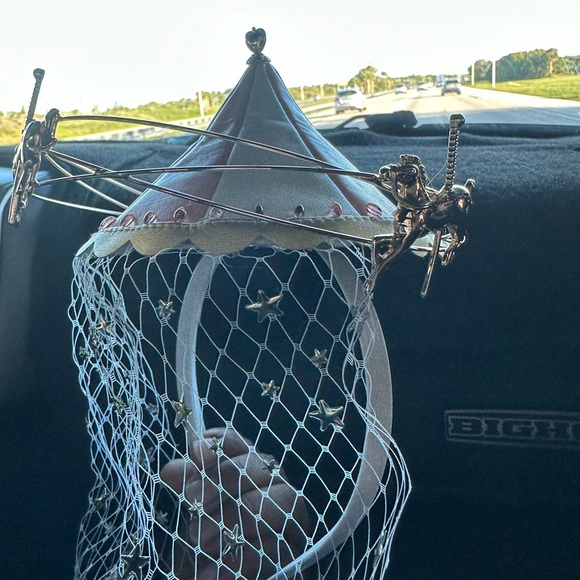 🎠DISNEY KING ARTHUR CARROUSEL CROWN - Picture 3 of 8
